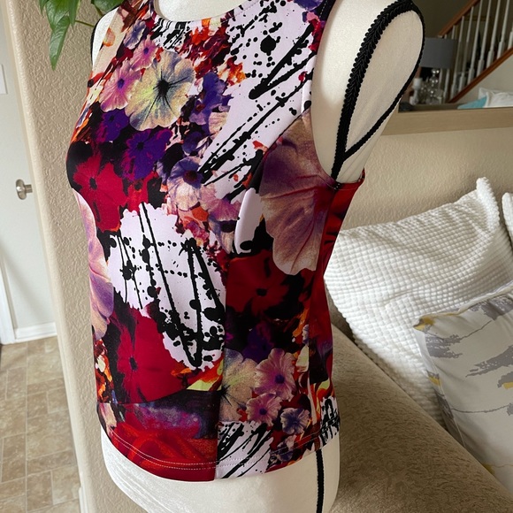 Junior/ Senoritas Floral Print top - Picture 3 of 7